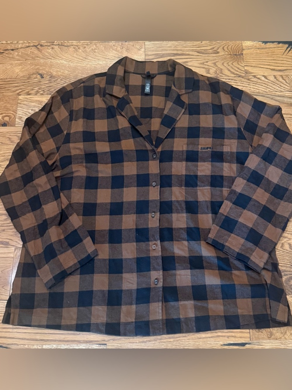 Skims. Buffalo Plaid Sleep Top. Brown/Black. Size XL. - Picture 5 of 10